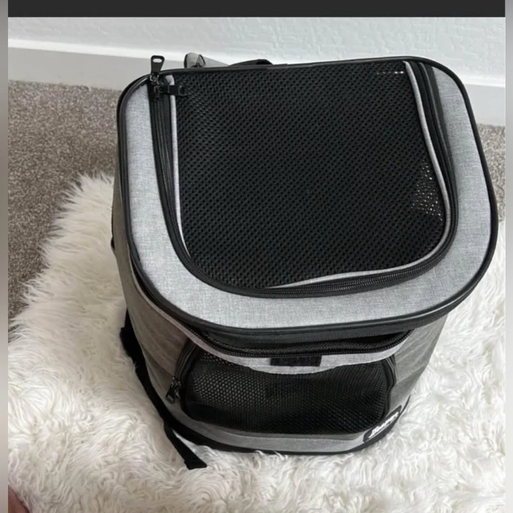 Pet travel carrier back pack (small dog)